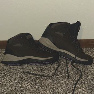 Size 9 Columbia boots